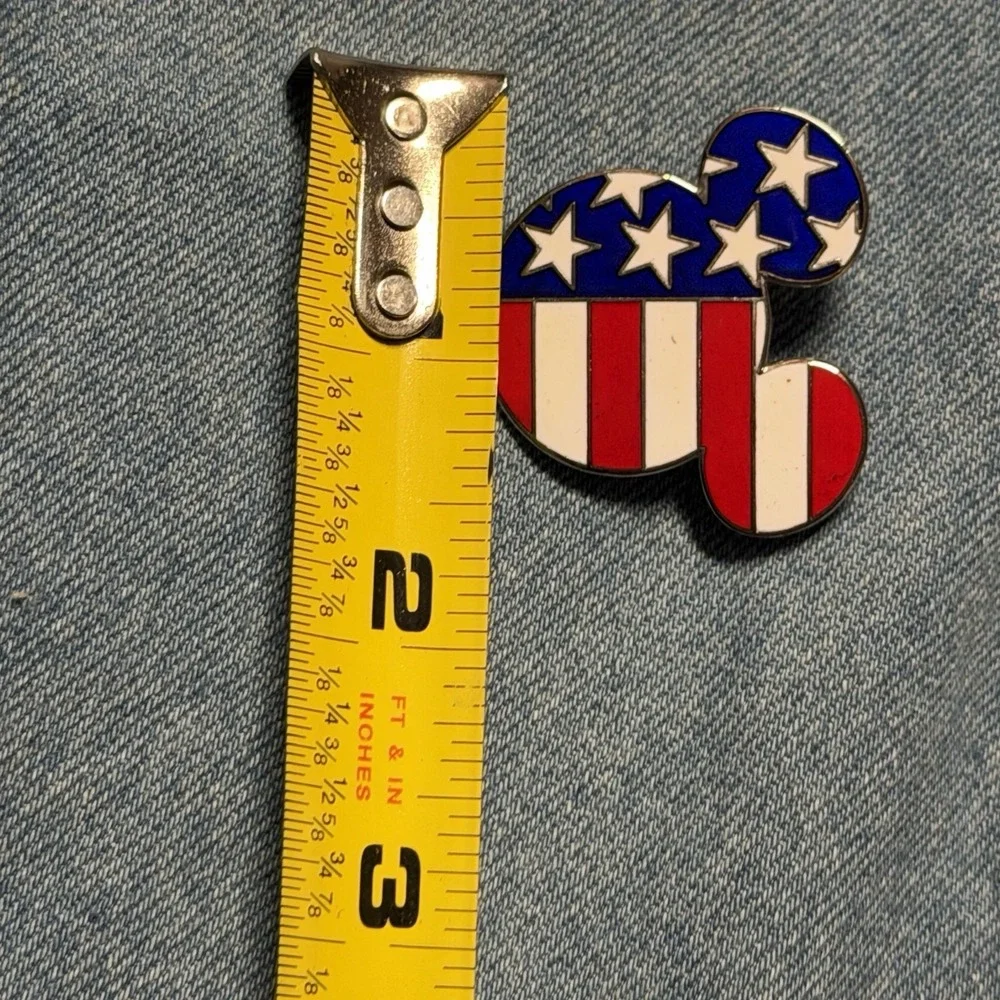 Disney Pin Trading 2001 Mickey Back Official Vintage Collectible‎